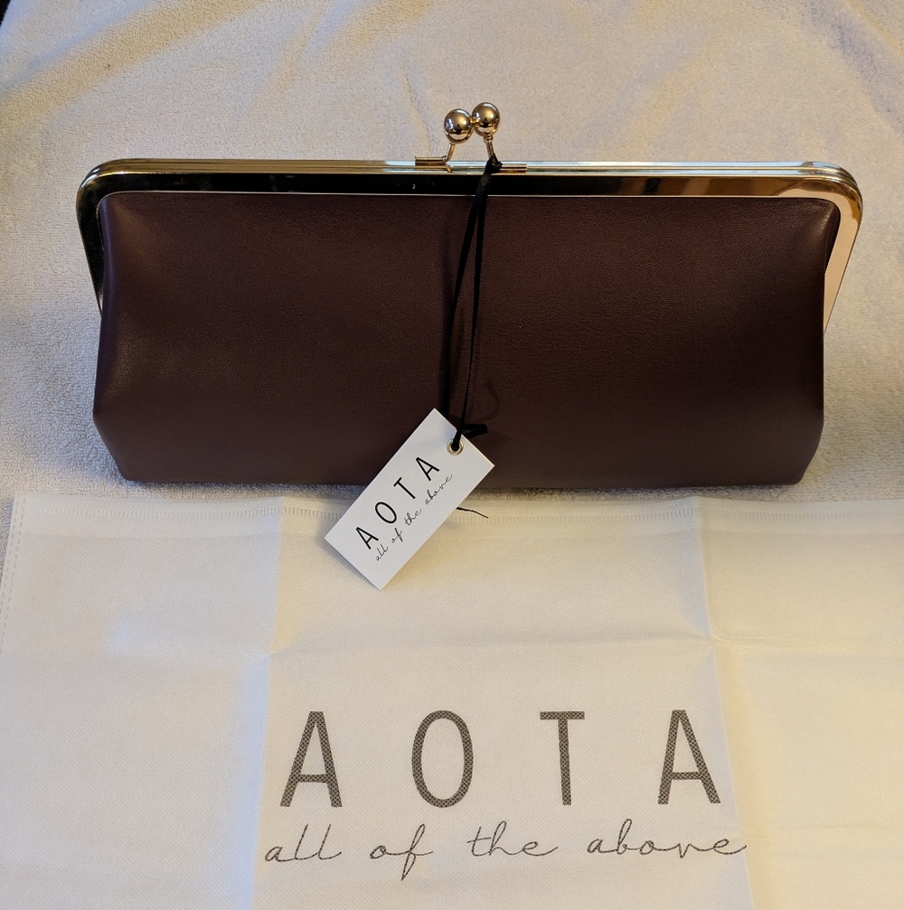AOTA KissLock Brown Clutch Purse, Gold Tone Hardware w/Inside Zipper Pocket.
